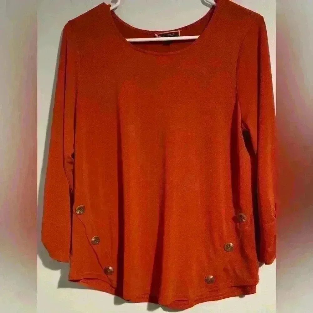 Women’s 50th street size M petite orange with button detail NWOT